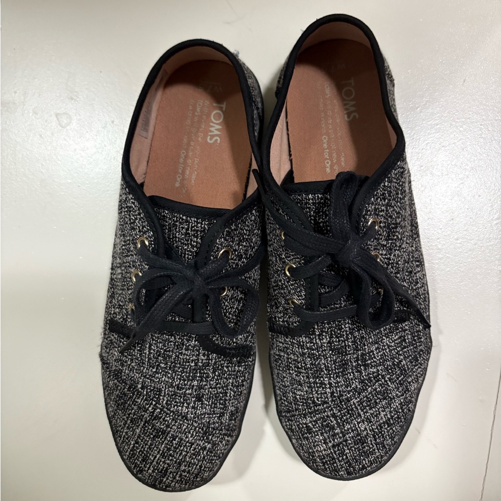 Toms Paseo black two tone woven lace up sneakers